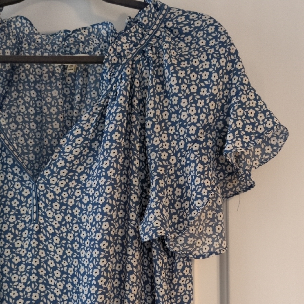 Max Studio Blue and White Floral Blouse - Picture 3 of 4